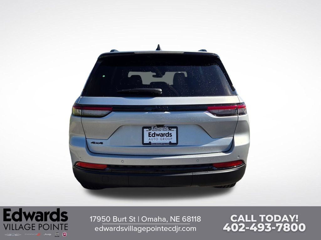 New 2025 Jeep Grand Cherokee Altitude AWD/4WD image 4