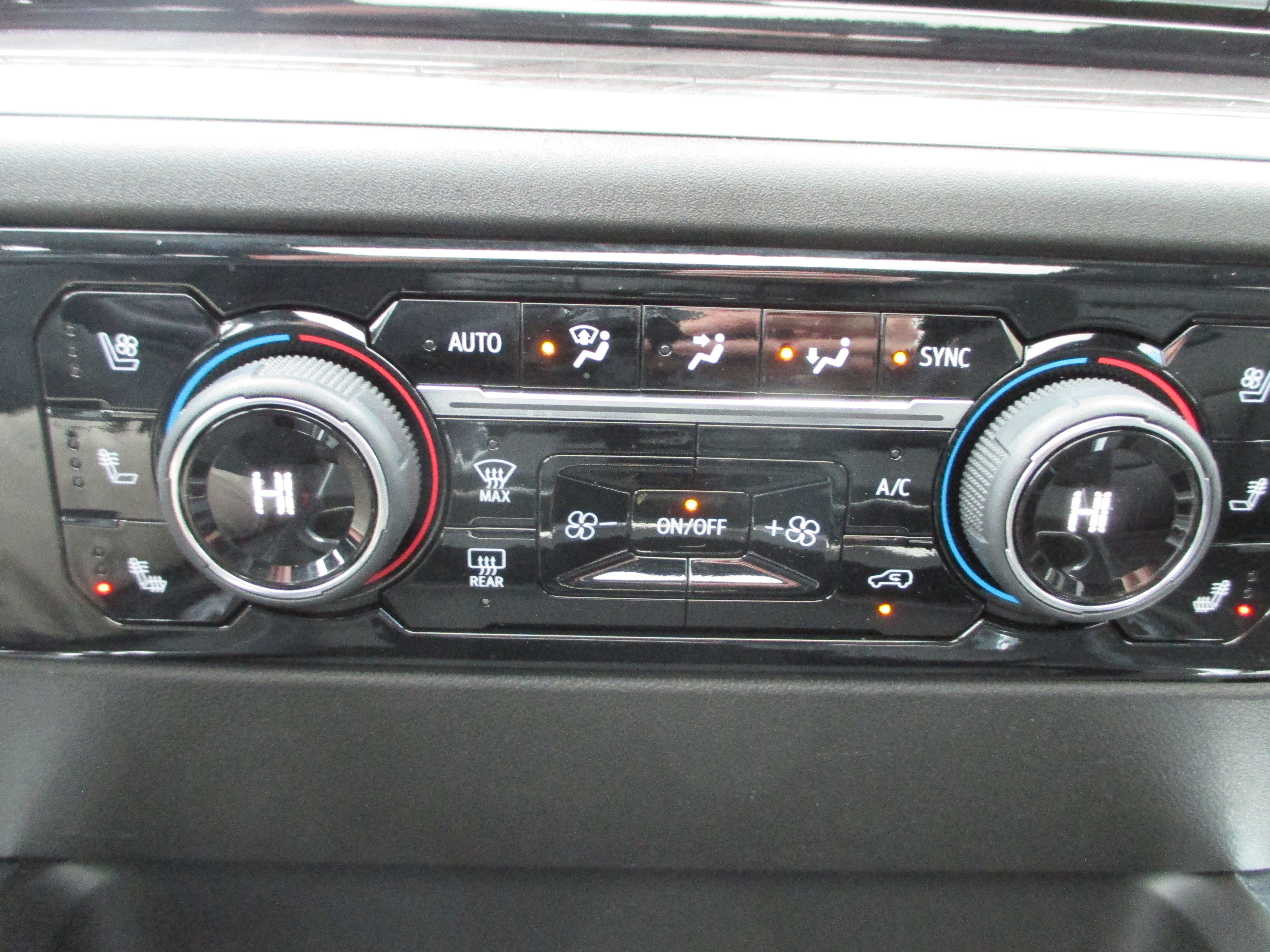 Used 2024 Chevrolet Silverado 3500 LTZ w/ LTZ Premium Package image 26