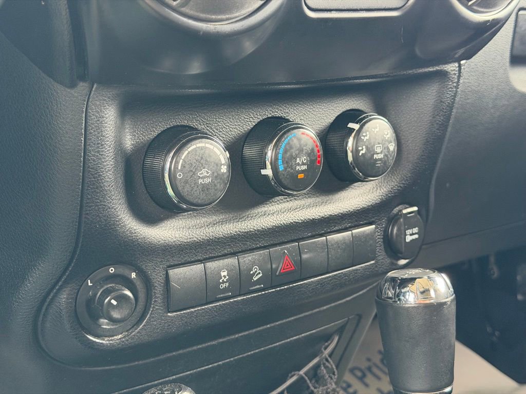 Used 2013 Jeep Wrangler Unlimited Sport AWD/4WD image 21
