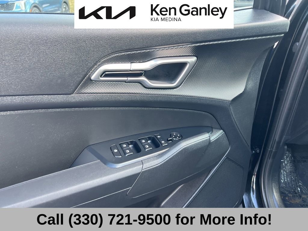 Certified 2025 Kia Sportage LX image 27