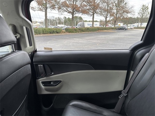 Used 2024 Kia Carnival LX image 27