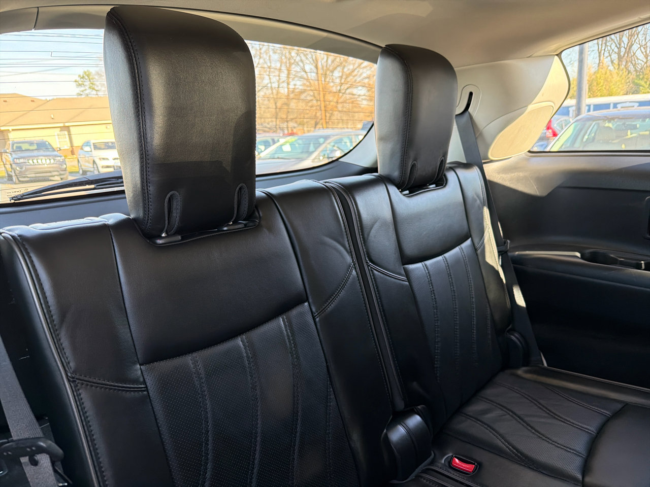 Used 2015 INFINITI QX60 FWD w/ Deluxe Touring Package image 12