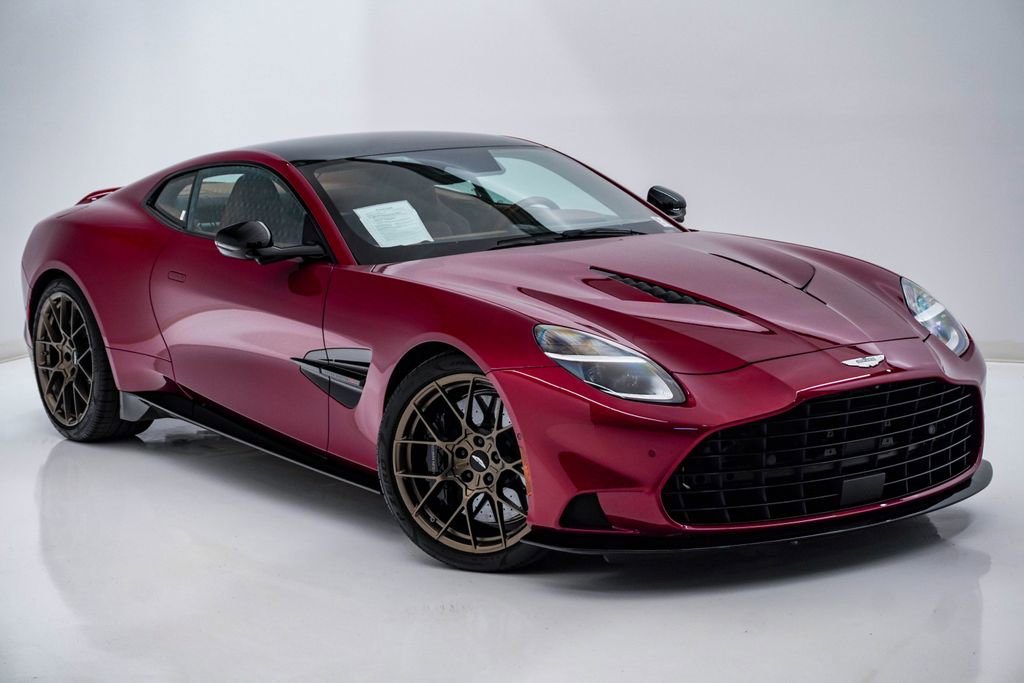 Used 2025 Aston Martin Vanquish RWD image 3