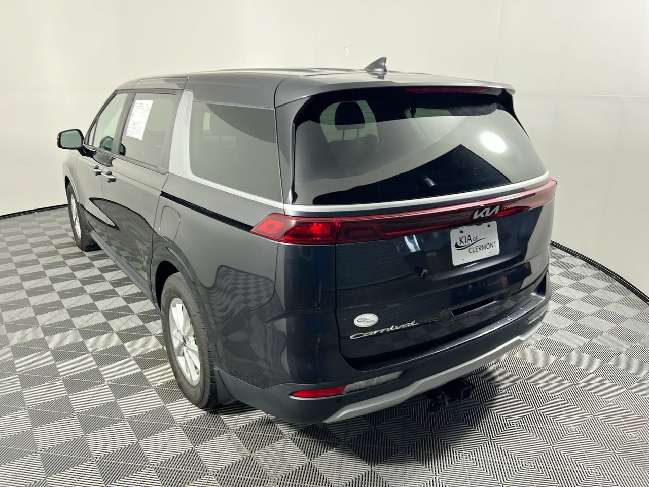 Certified 2024 Kia Carnival LX FWD image 5