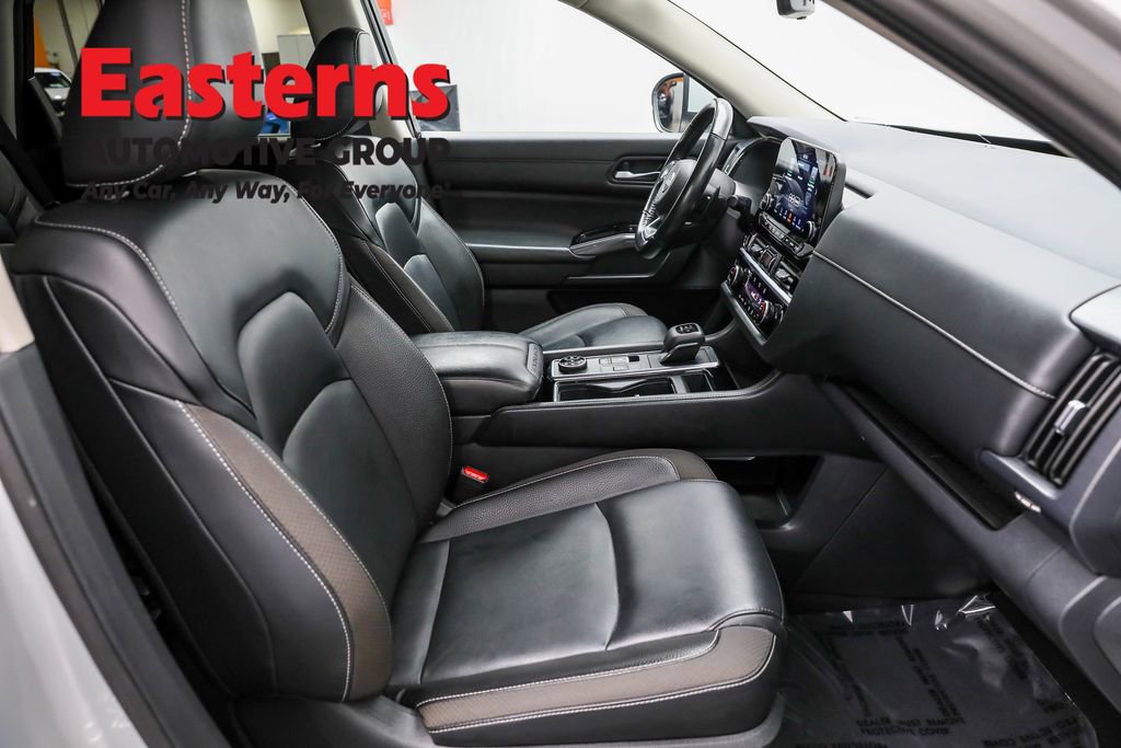 Used 2023 Nissan Pathfinder SL image 24