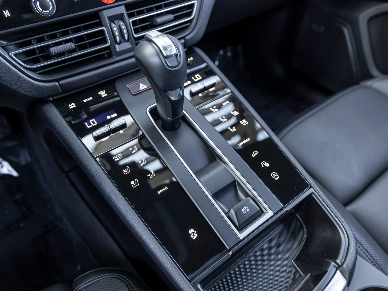 Certified 2026 Porsche Macan AWD/4WD image 46