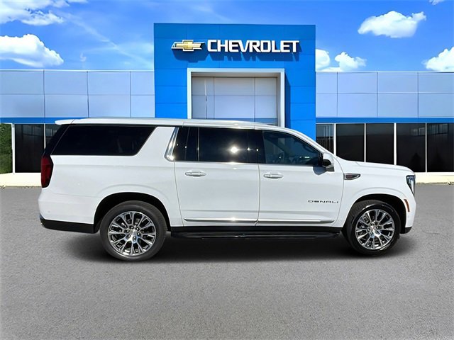 Used 2025 GMC Yukon XL Denali image 2