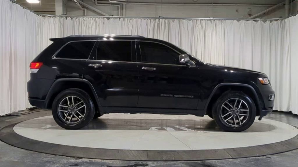 Used 2020 Jeep Grand Cherokee Limited image 11
