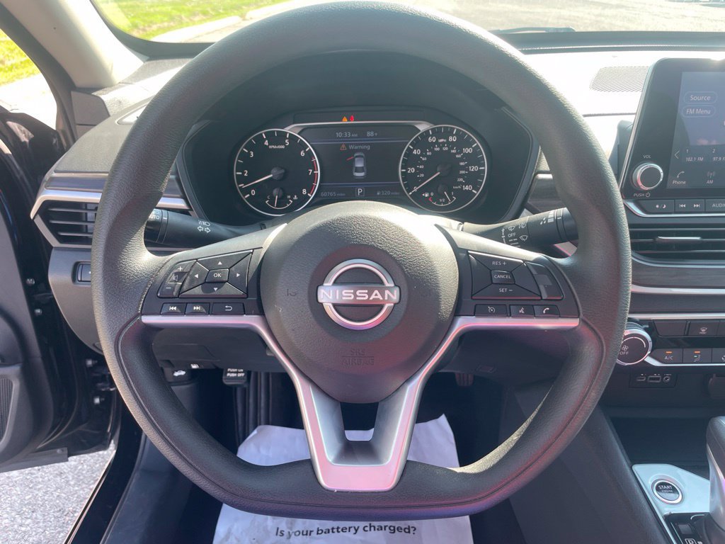 Used 2025 Nissan Altima 2.5 SV FWD image 24