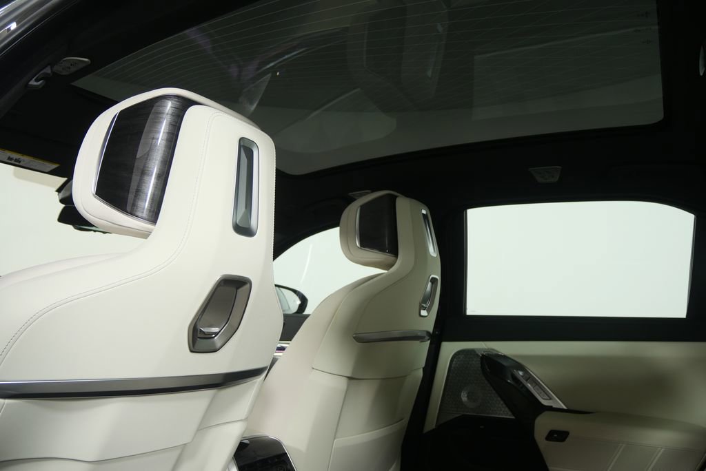 Certified 2023 BMW 760i xDrive w/ Executive Package image 19