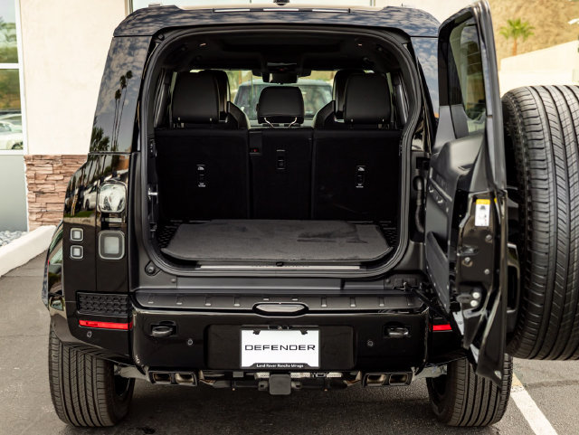 New 2026 Land Rover Defender 110 OCTA AWD/4WD image 32
