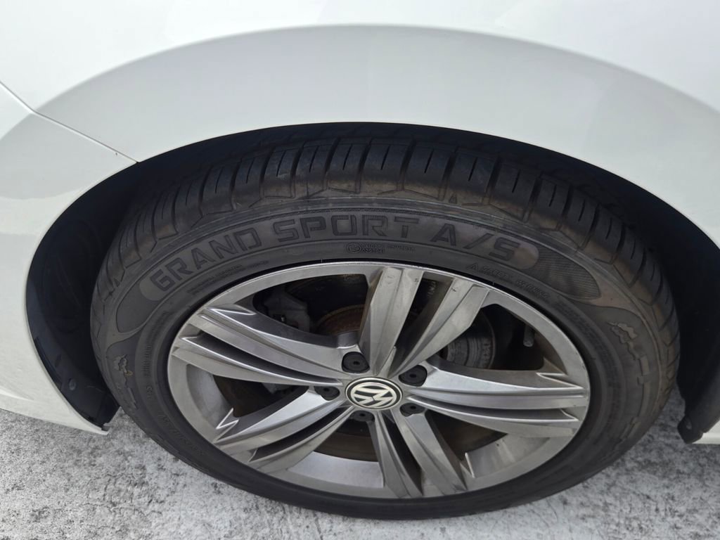 Used 2019 Volkswagen Jetta R-Line FWD image 5