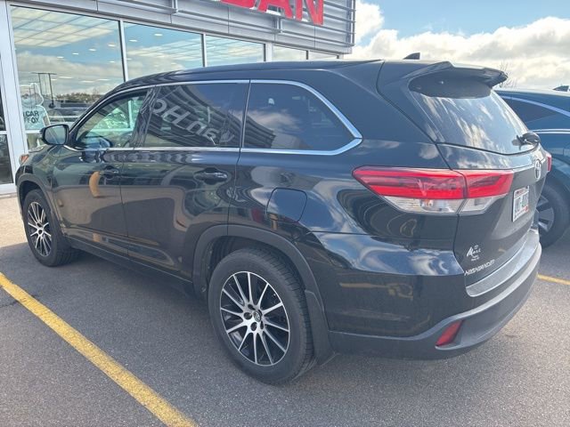 Used 2018 Toyota Highlander SE image 7