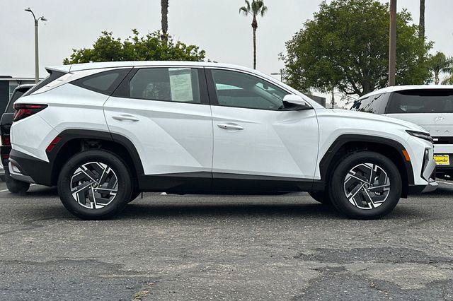 Used 2026 Hyundai Tucson Blue SE AWD/4WD image 3