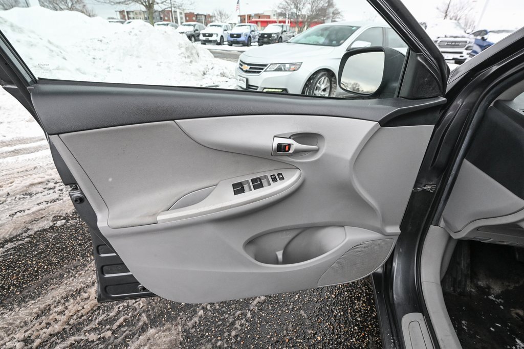 Used 2012 Toyota Corolla LE image 18