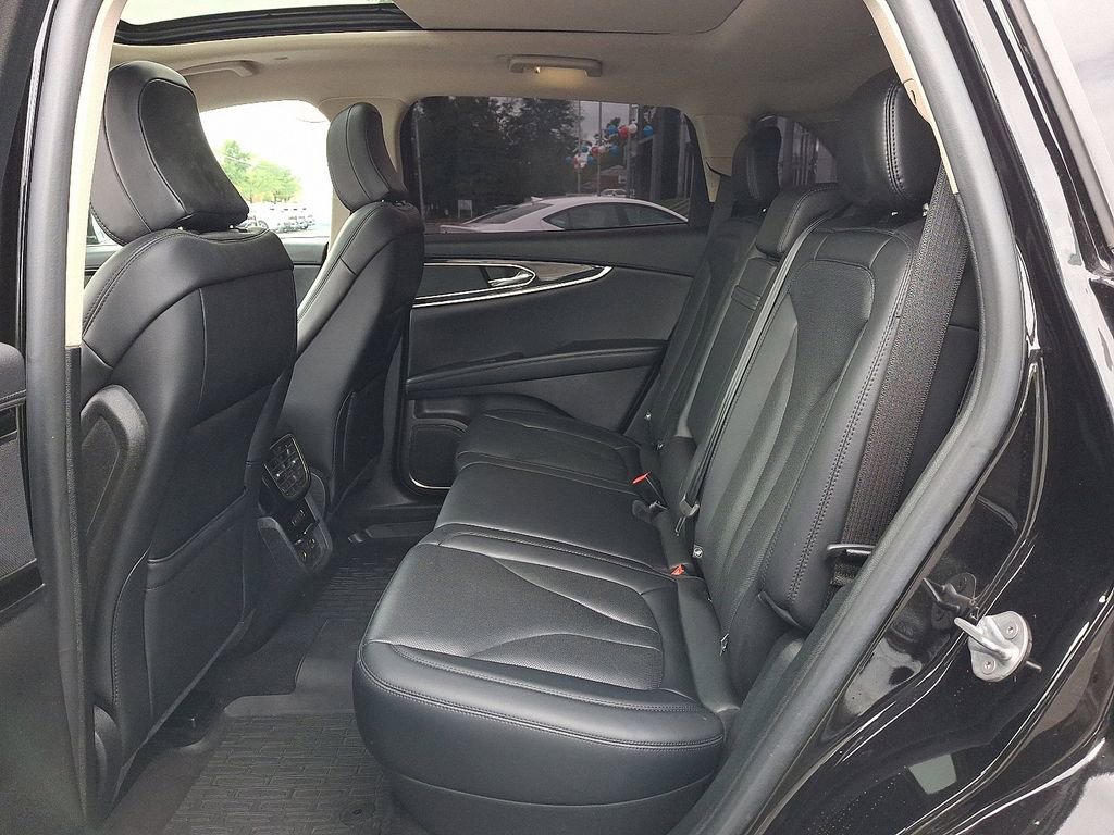 Used 2022 Lincoln Nautilus Reserve w/ Monochromatic Package image 11