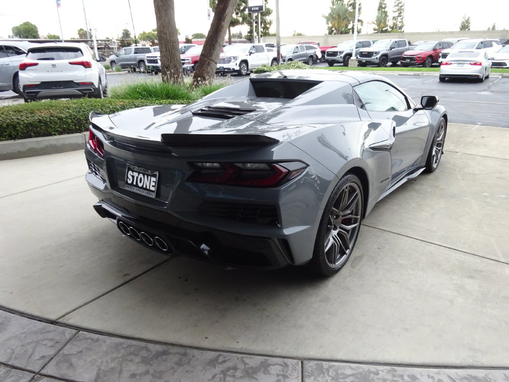 Used 2025 Chevrolet Corvette Z06 RWD image 8
