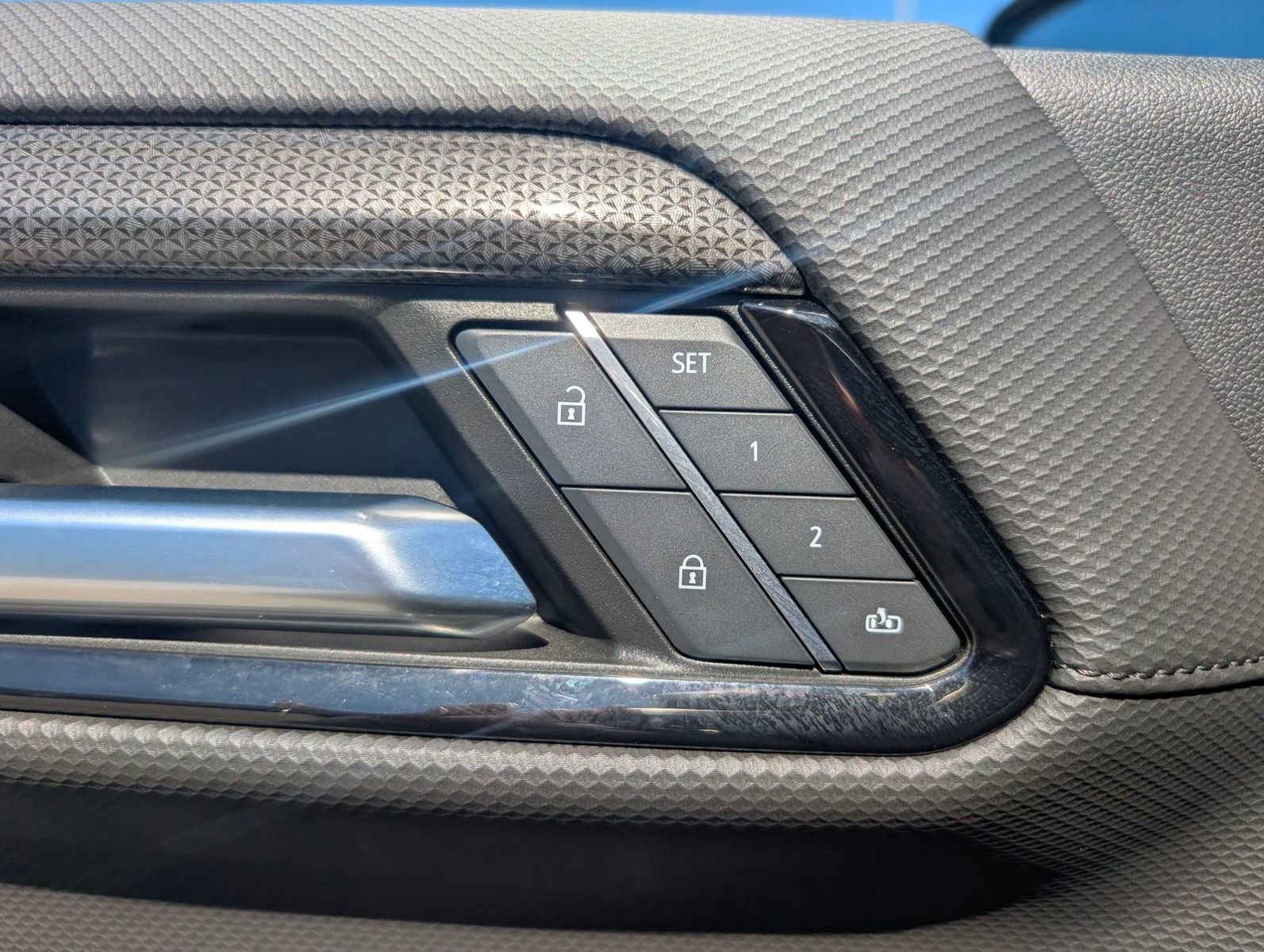 Used 2023 Chevrolet Silverado 1500 ZR2 w/ Technology Package image 8