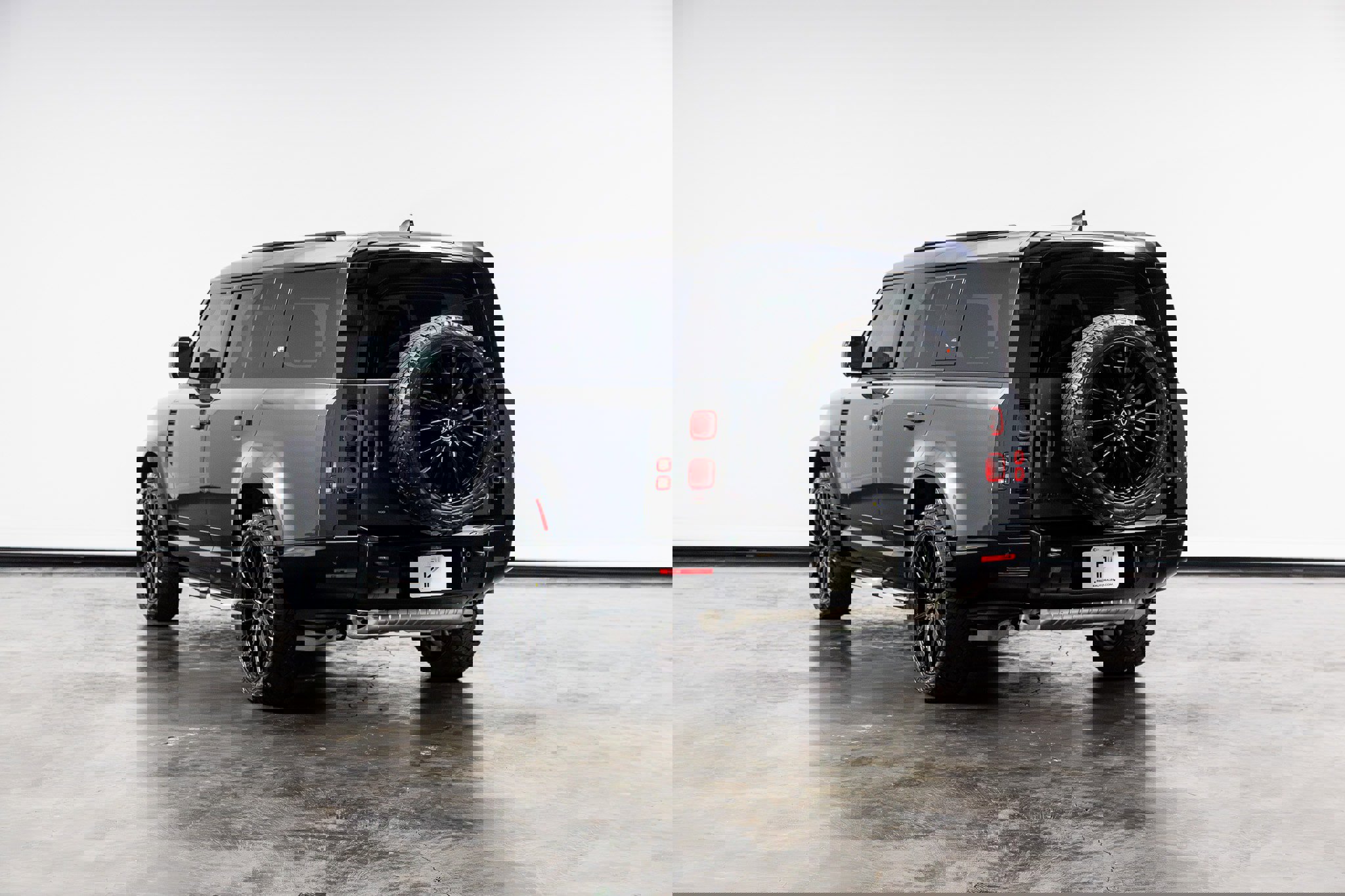 Used 2023 Land Rover Defender 130 X-Dynamic SE AWD/4WD image 15