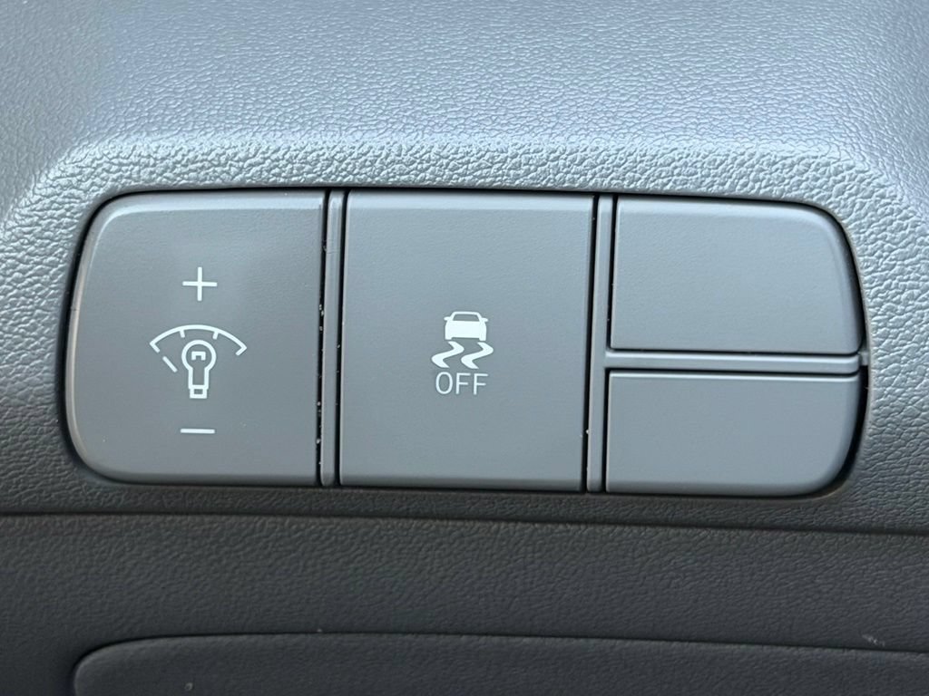 Used 2025 Hyundai Elantra SEL FWD image 19
