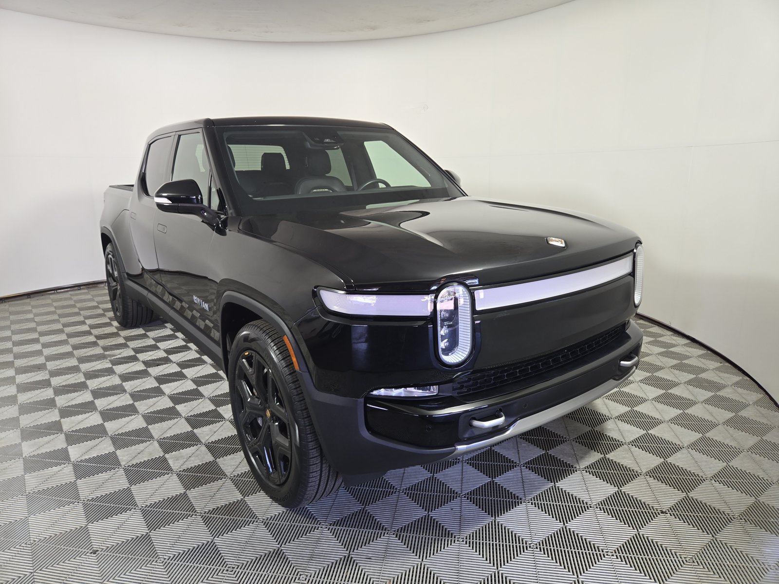 Used 2024 Rivian R1T Adventure Dual AWD/4WD image 7