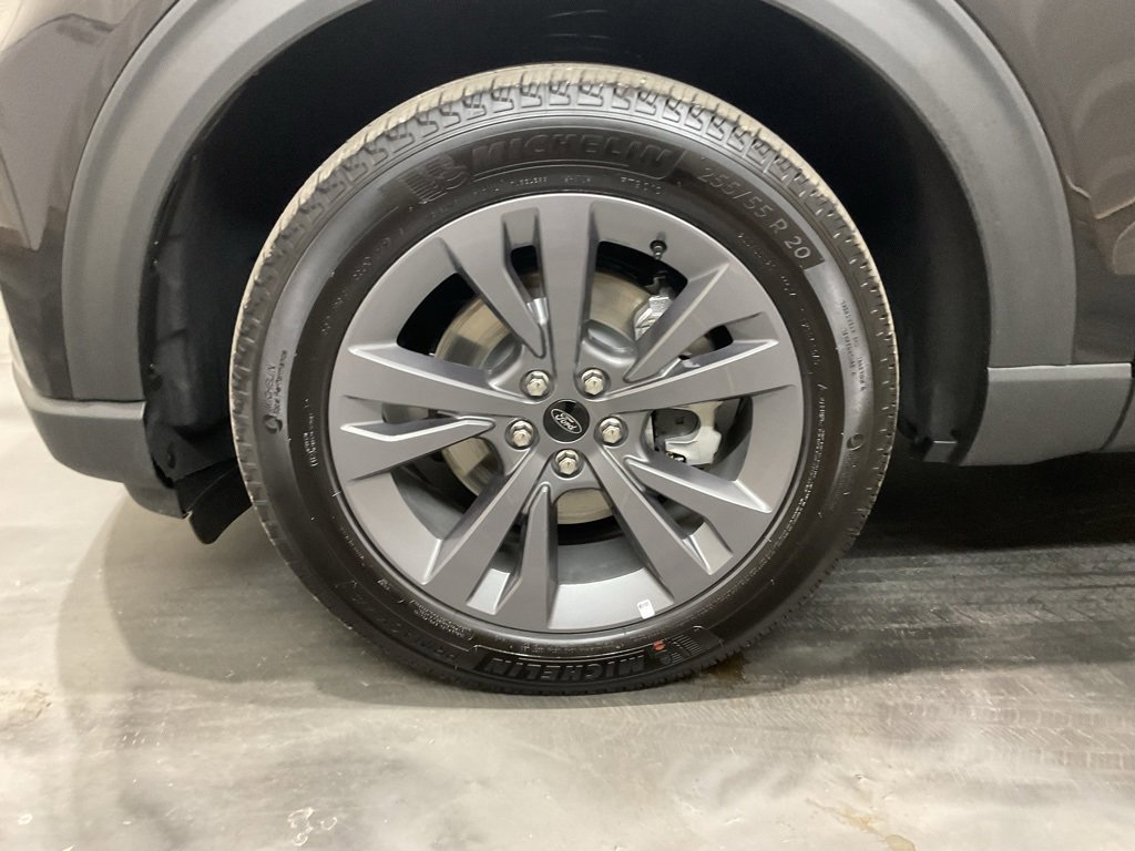 Used 2025 Ford Explorer Active w/ Active Comfort Package image 6