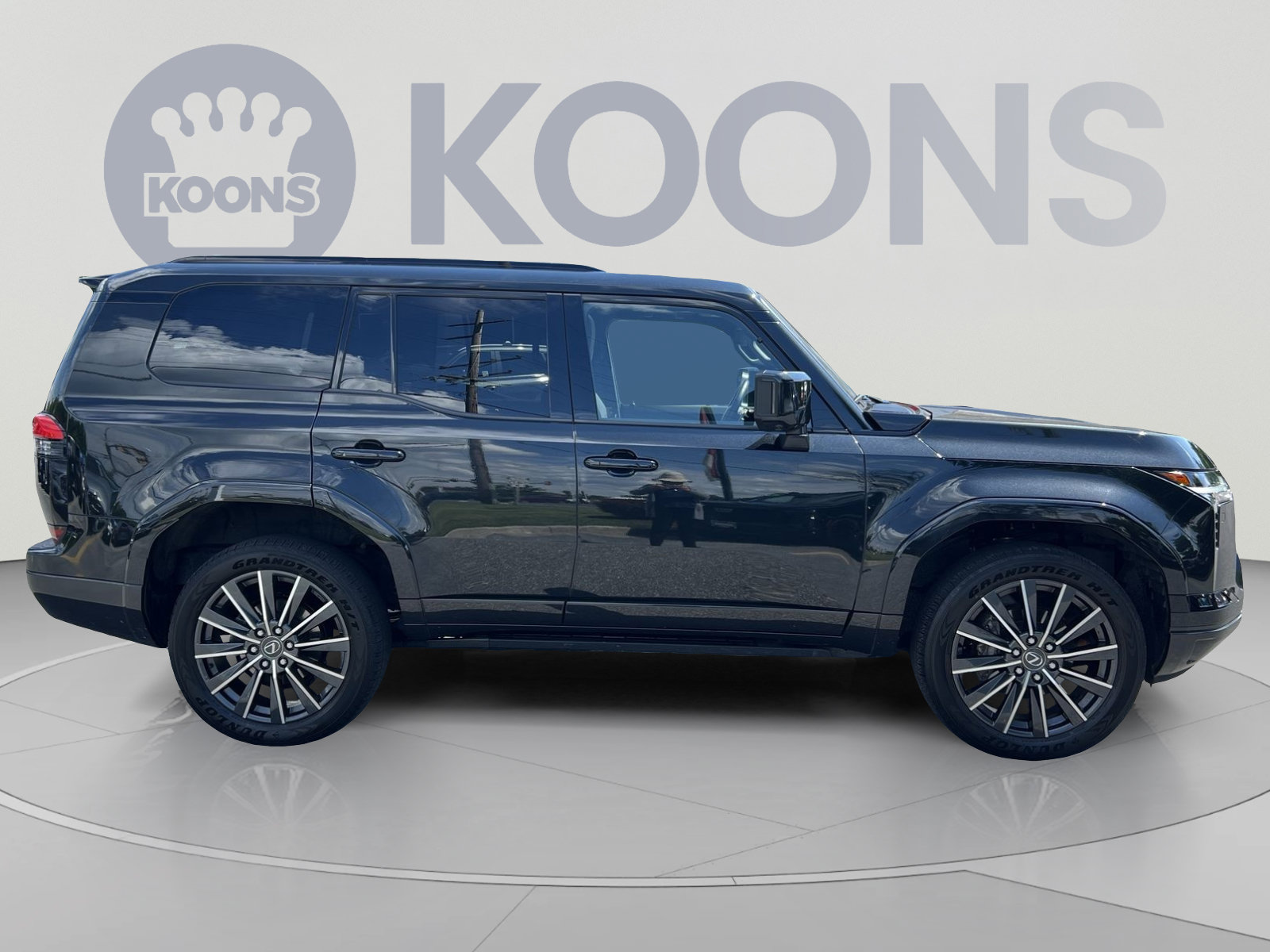 Used 2025 Lexus GX 550 w/ Accessory Package (2T) AWD/4WD image 8