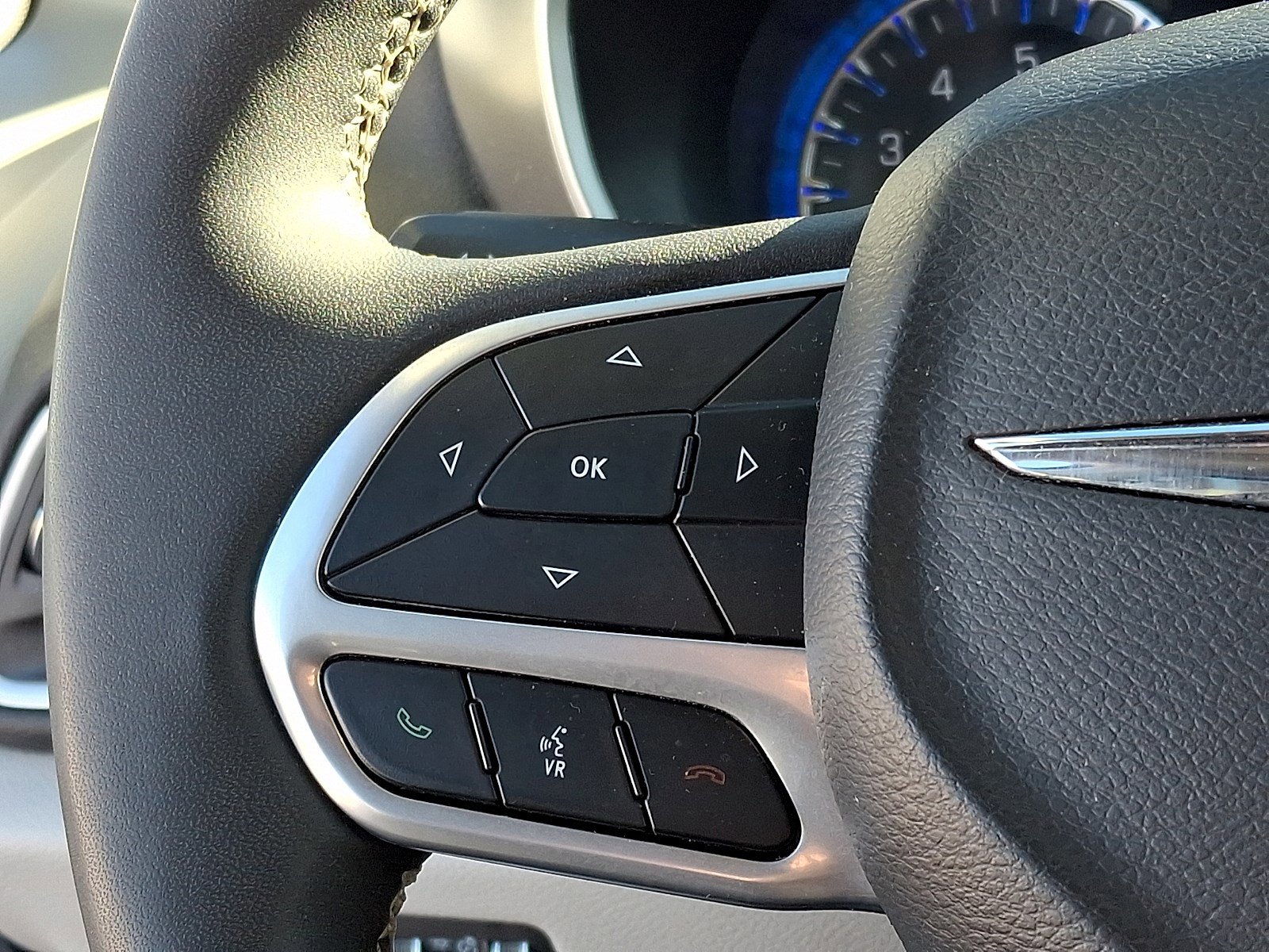 Used 2024 Chrysler Pacifica Touring-L image 20