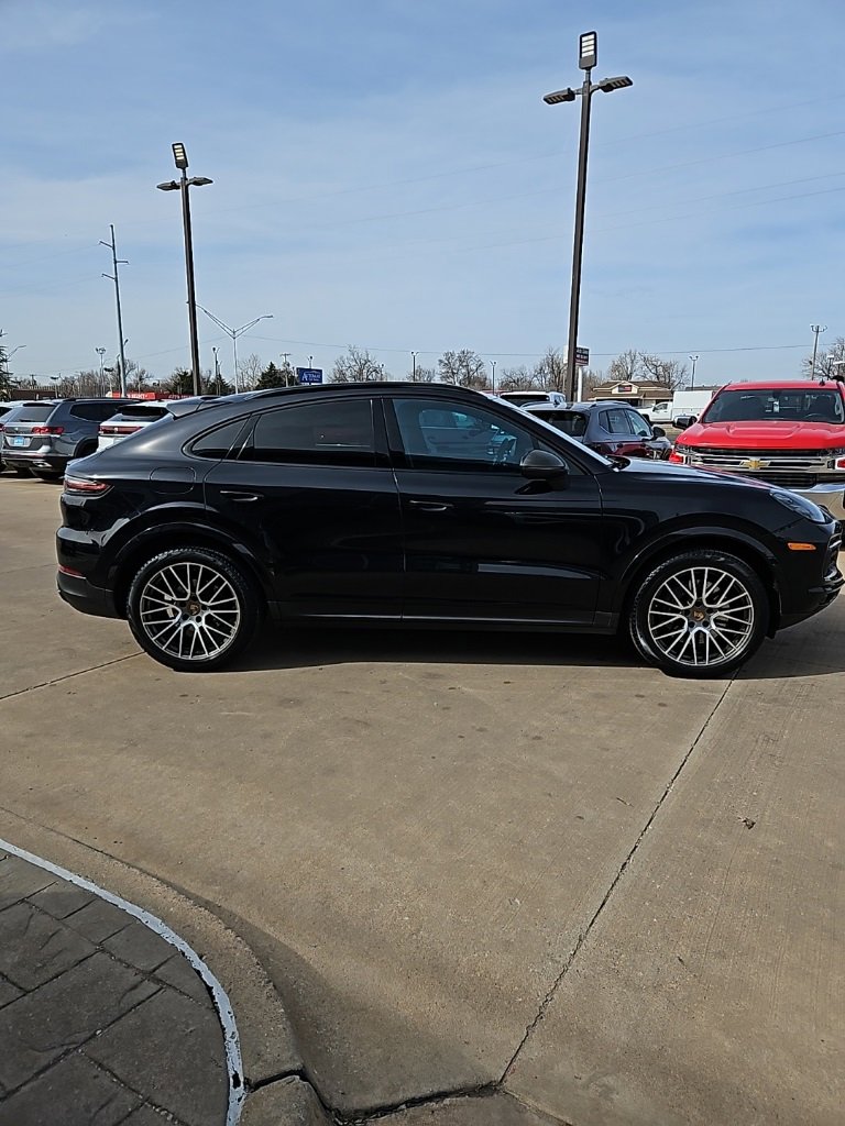 Used 2022 Porsche Cayenne Coupe image 4