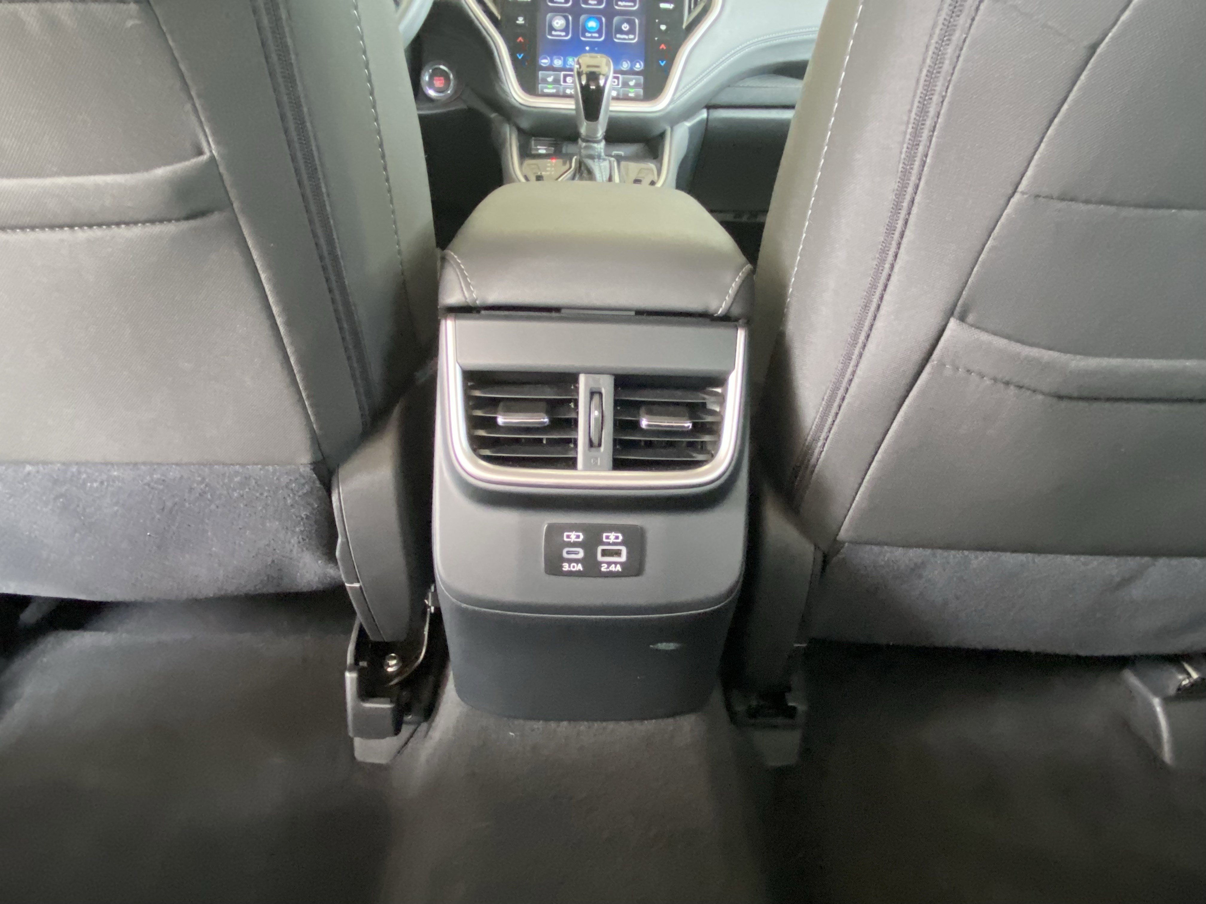 Used 2024 Subaru Outback Premium AWD/4WD image 39