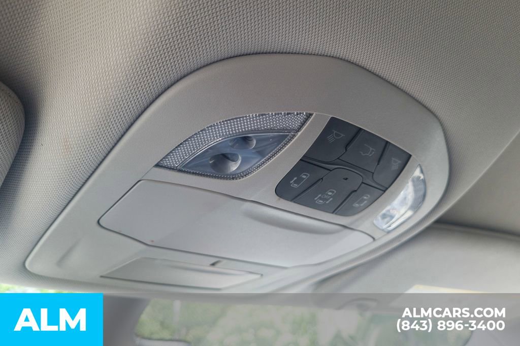 Used 2023 Chrysler Pacifica Touring-L image 32