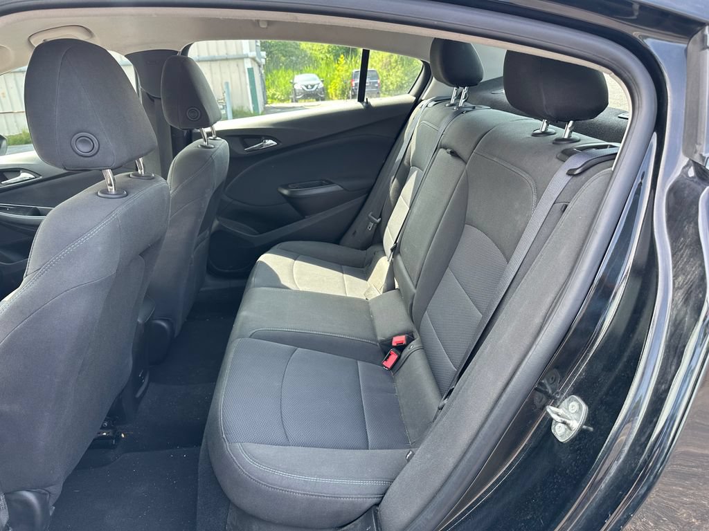 Used 2018 Chevrolet Cruze LT w/ Convenience Package FWD image 18
