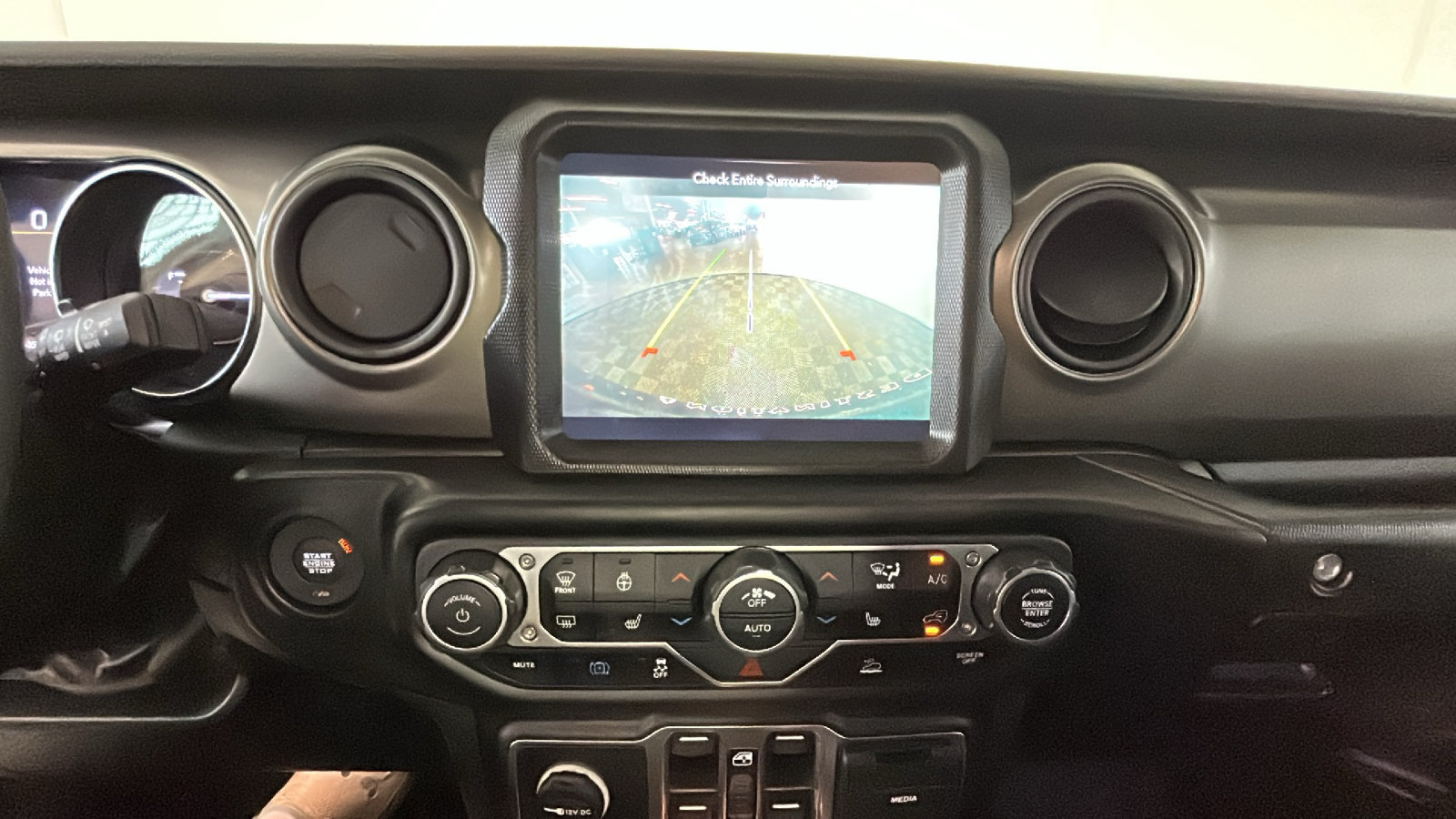 Used 2023 Jeep Wrangler Unlimited w/ Cold Weather Group AWD/4WD image 28