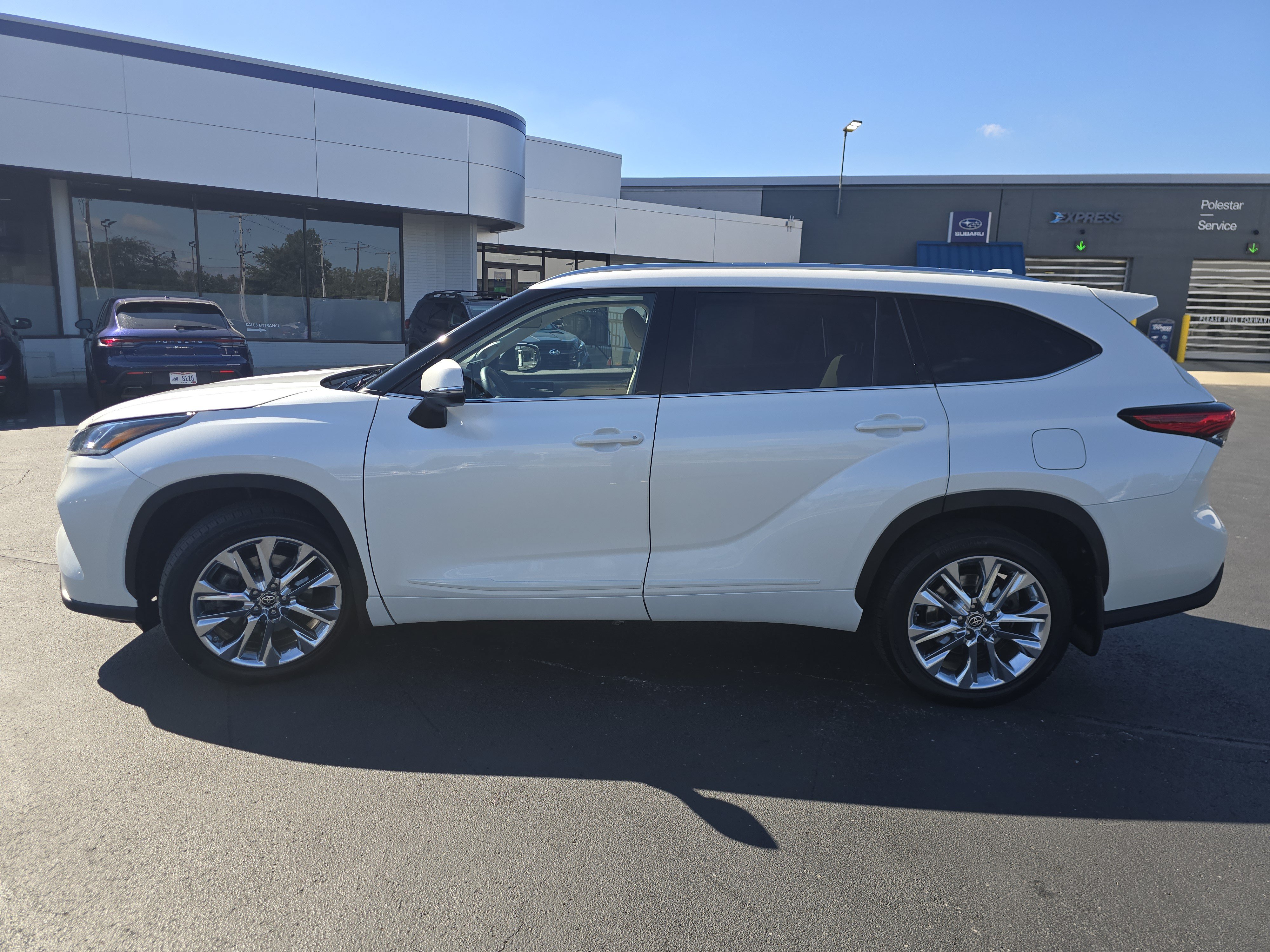 Used 2020 Toyota Highlander Limited AWD/4WD image 4