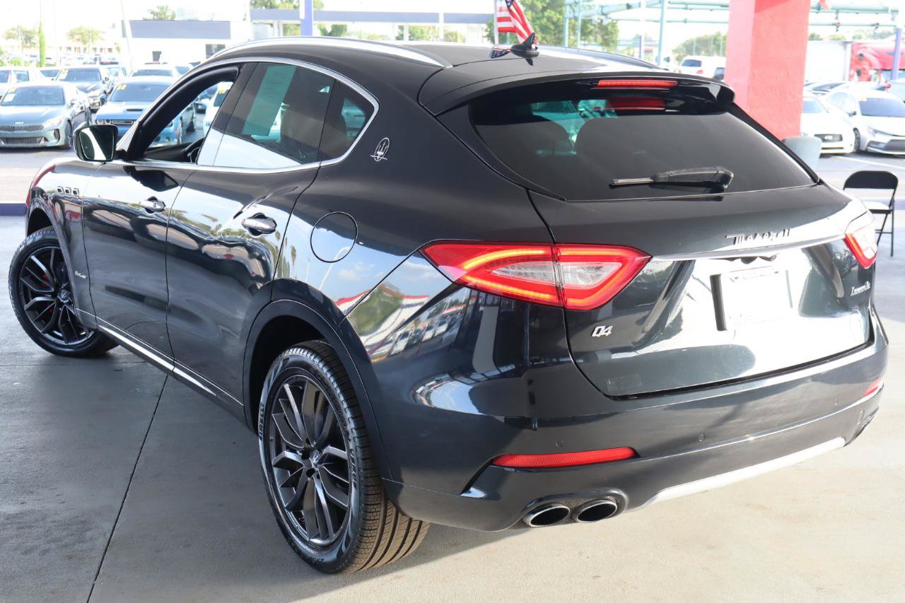 Used 2018 Maserati Levante GranLusso AWD/4WD image 7
