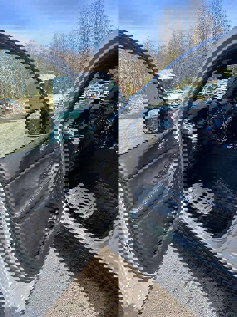 Used 2025 Jeep Grand Cherokee Altitude image 8