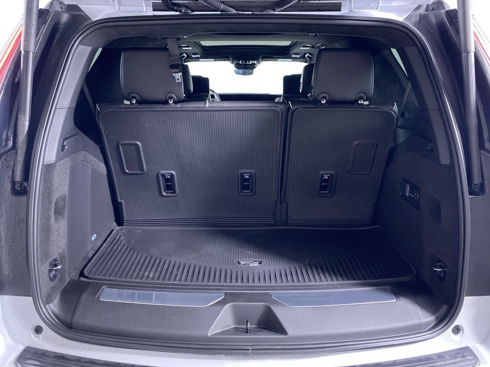 New 2026 Cadillac Escalade V w/ LPO, ONYX Package AWD/4WD image 15