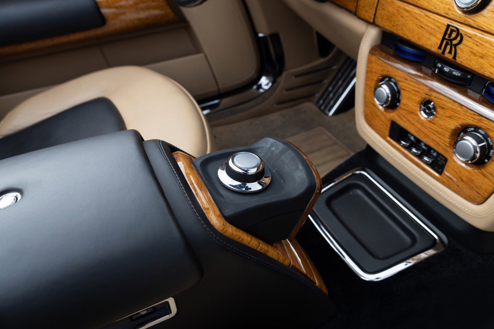 Used 2009 Rolls-Royce Phantom Drophead Coupe RWD image 27