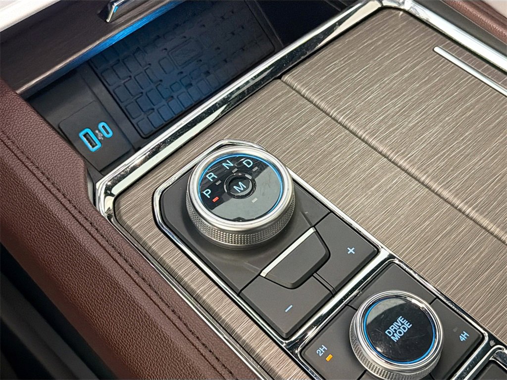 Used 2024 Ford Expedition Limited image 16
