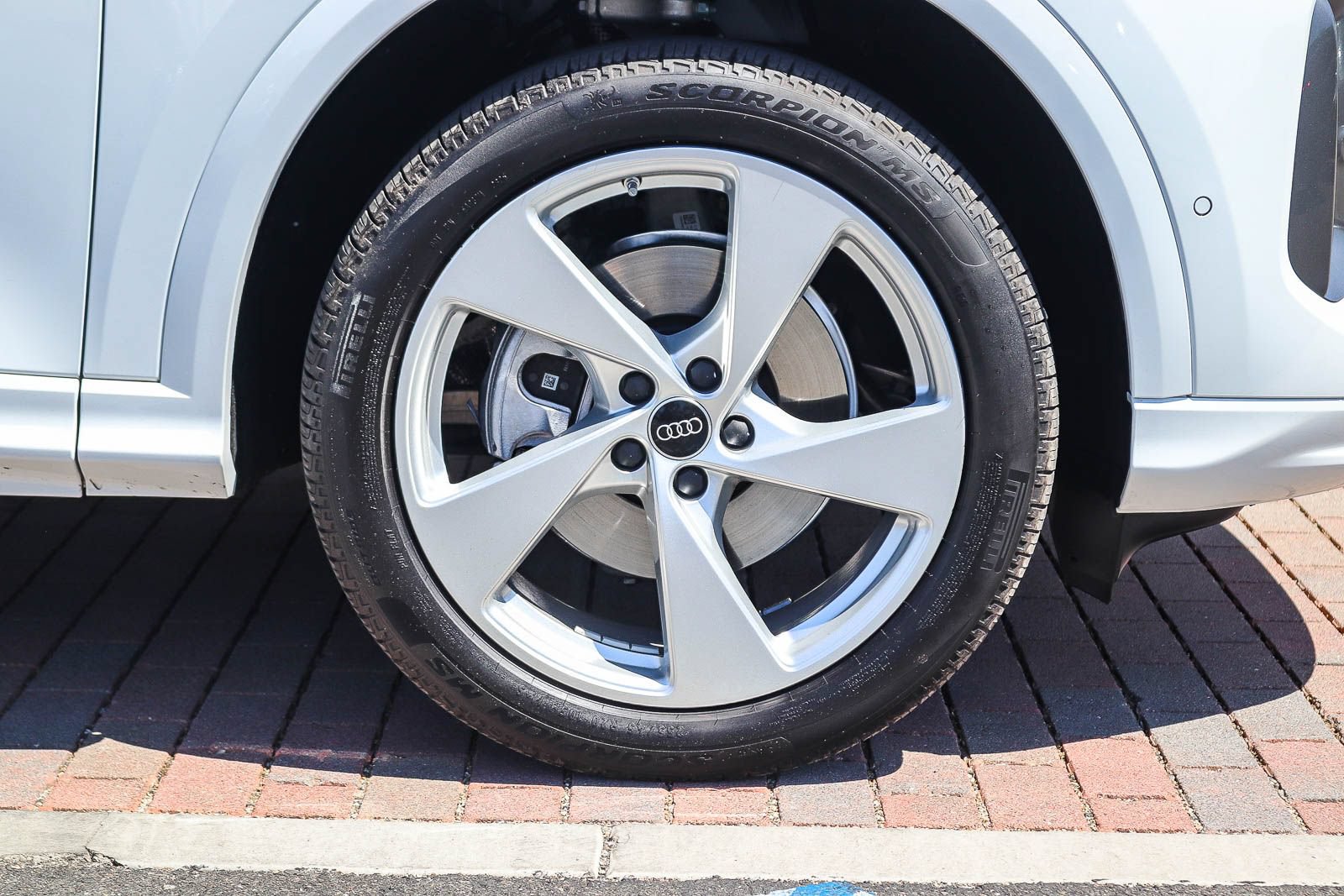Certified 2025 Audi Q5 Premium AWD/4WD image 9