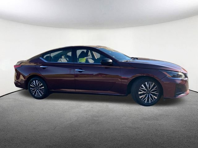 Used 2024 Nissan Altima 2.5 SV image 14