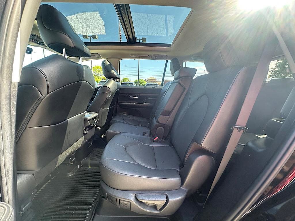 Used 2024 Toyota Grand Highlander AWD image 14