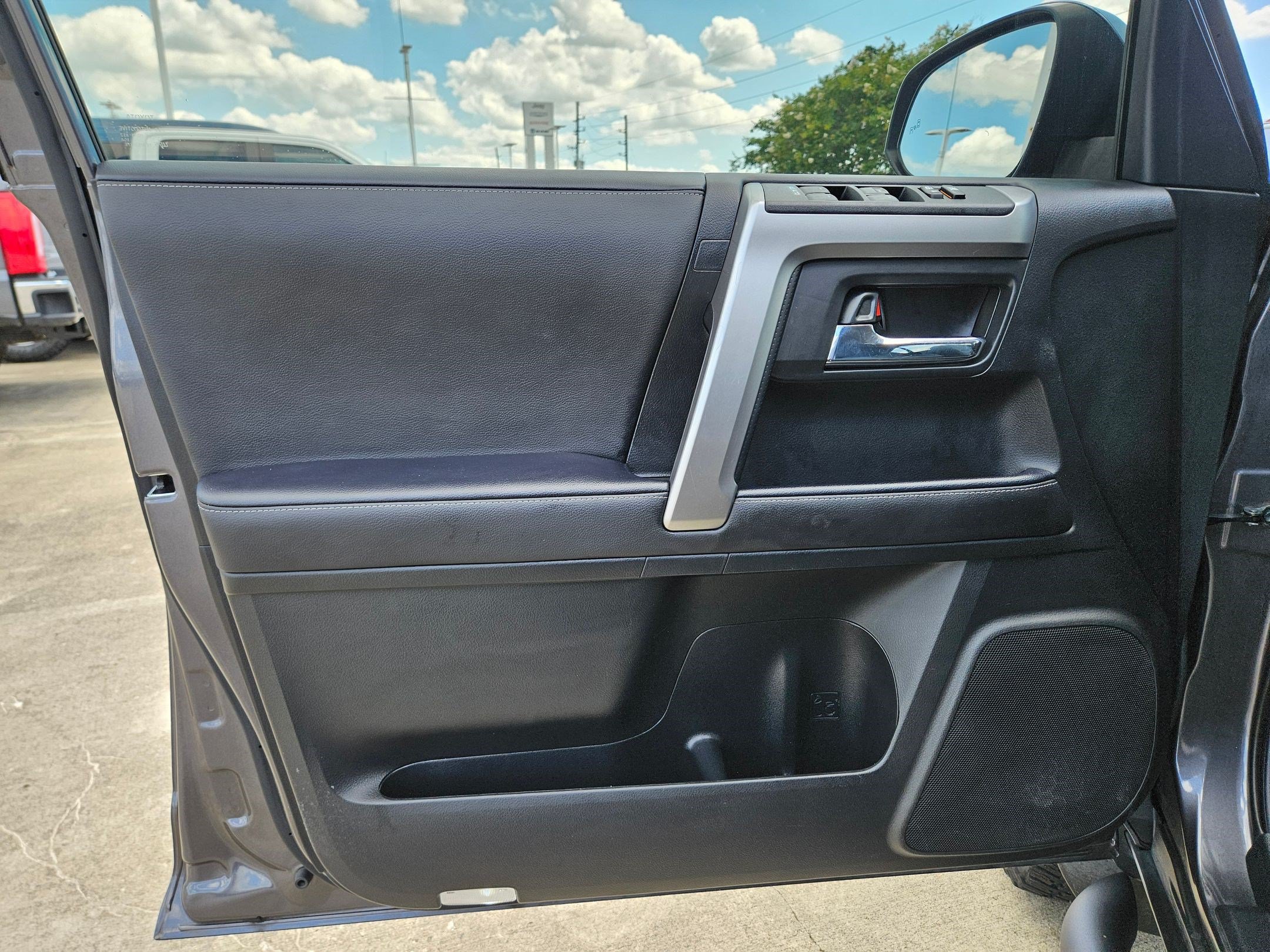 Used 2023 Toyota 4Runner SR5 Premium w/ Moonroof Package RWD image 12