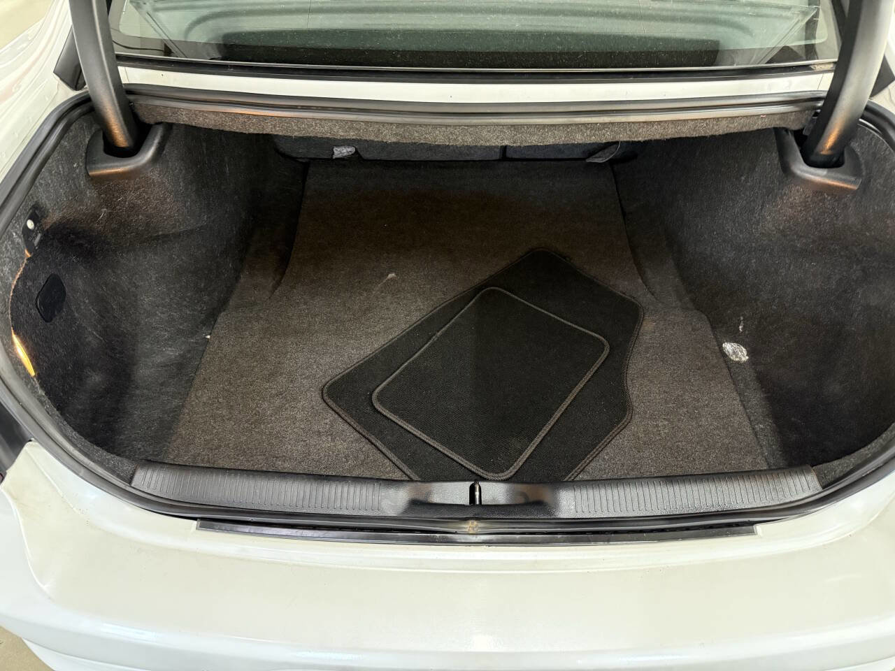 Used 2015 Dodge Charger R/T w/ Plus Group RWD image 9