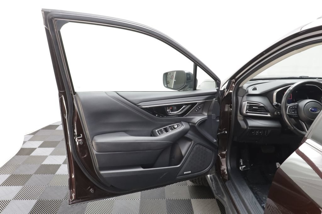 Used 2025 Subaru Outback Limited AWD/4WD image 5
