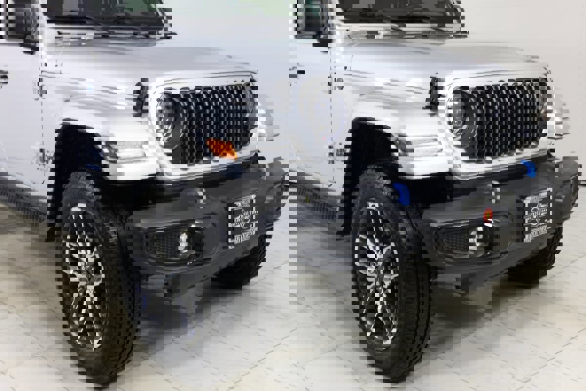 Used 2024 Jeep Wrangler Unlimited w/ Convenience Group image 37