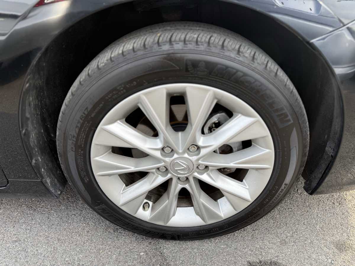 Used 2015 Lexus ES 300h image 27