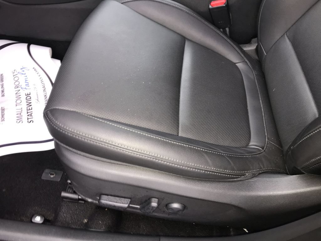 Used 2023 Hyundai Kona Limited AWD/4WD image 12