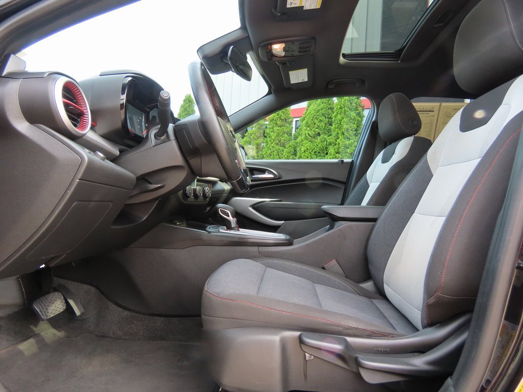 Used 2024 Chevrolet Trax RS w/ Sunroof Package image 2