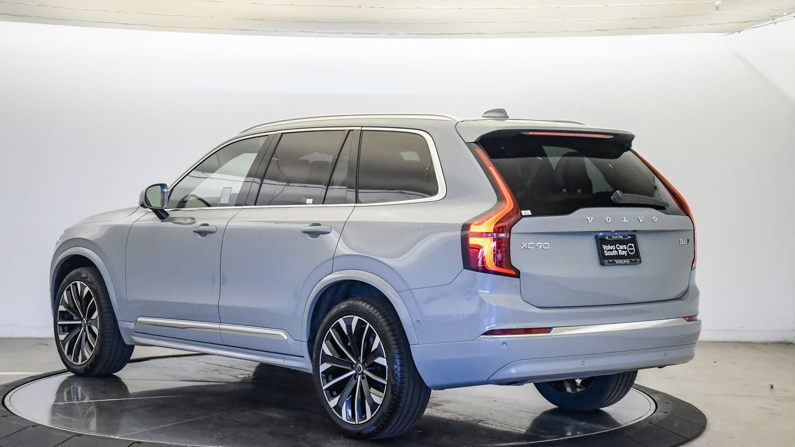 Certified 2026 Volvo XC90 B6 Plus AWD/4WD image 2